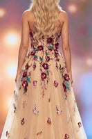 Laden Sie das Bild in den Galerie-Viewer, Champagne A-Line Pailletten 3D Blumenapplikation Maxi Pageant Kleid mit Seitenschlitz