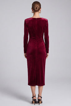 Bordeaux Samt Midi‑Kleid mit asymmetrischem Ausschnitt