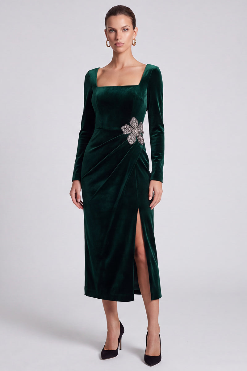 Laden Sie das Bild in den Galerie-Viewer, Dunkelgrünes Samt Midi‑Kleid mit Quadratausschnitt und Blumenapplikation