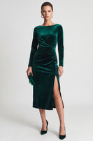 Laden Sie das Bild in den Galerie-Viewer, Dunkelgrünes Boot‑Ausschnitt Samt Midi Kleid mit Schlitz