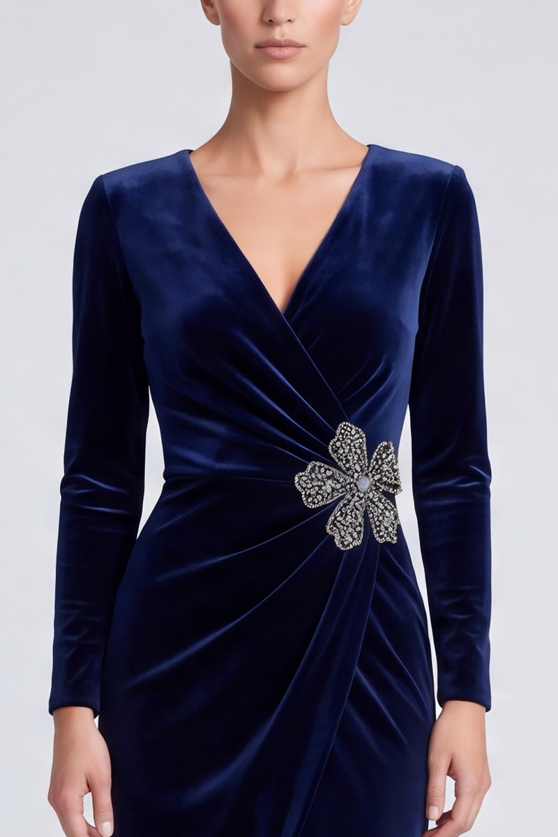 Laden Sie das Bild in den Galerie-Viewer, Marineblaues Samt Midi Kleid mit V‑Ausschnitt und Blumen‑Applikation