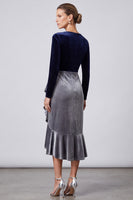Laden Sie das Bild in den Galerie-Viewer, Marine‑Graues Langarm Samt Midi Kleid mit Rüschen