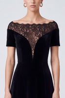 Laden Sie das Bild in den Galerie-Viewer, Schwarzes Samt‑Midi‑Kleid mit Spitzen‑Bardot‑Ausschnitt und Kurzarm