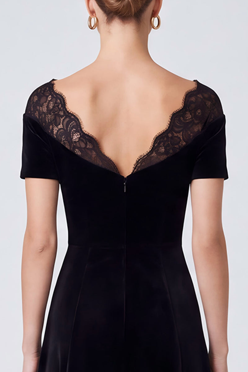 Laden Sie das Bild in den Galerie-Viewer, Schwarzes Samt‑Midi‑Kleid mit Spitzen‑Bardot‑Ausschnitt und Kurzarm