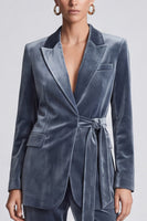 Laden Sie das Bild in den Galerie-Viewer, Graublaues Samt‑Anzugset mit gebundener Blazer‑Jacke und Weithose
