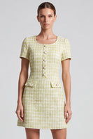 Laden Sie das Bild in den Galerie-Viewer, Hellgelbes Business Tweed‑Minikleid mit Perlenknöpfen