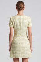 Laden Sie das Bild in den Galerie-Viewer, Hellgelbes Business Tweed‑Minikleid mit Perlenknöpfen