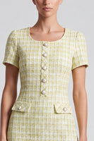 Laden Sie das Bild in den Galerie-Viewer, Hellgelbes Business Tweed‑Minikleid mit Perlenknöpfen