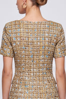 Laden Sie das Bild in den Galerie-Viewer, Champagner kariertes Tweed‑Minikleid mit Perlenknöpfen