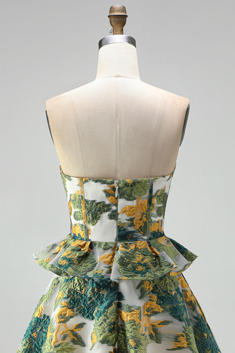 Laden Sie das Bild in den Galerie-Viewer, Grünes Florales Trägerloses A-Linie Kurzes Abendkleid mit Rüschen