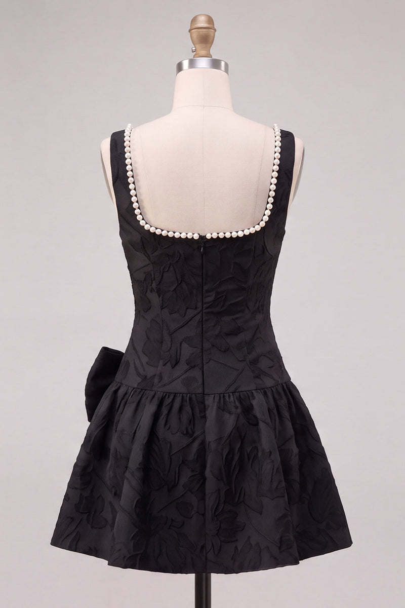 Laden Sie das Bild in den Galerie-Viewer, Schwarzes A-Linie Blumen Jacquard Perlmutt Kurzes Abendkleid mit Schleife