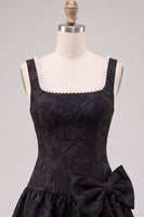 Laden Sie das Bild in den Galerie-Viewer, Schwarzes A-Linie Blumen Jacquard Perlmutt Kurzes Abendkleid mit Schleife