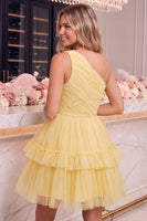 Laden Sie das Bild in den Galerie-Viewer, Ein Schulter Gelb Tüll A-Linie Kurzes Abendkleid mit Rüschen