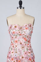 Laden Sie das Bild in den Galerie-Viewer, Blumiges Applikiertes Trägerloses Bodycon Kurzes Abendkleid mit Applikation
