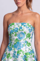 Laden Sie das Bild in den Galerie-Viewer, Florales Hellblaues A-Linie Trägerloses Kurzes Abendkleid