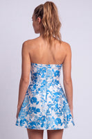Laden Sie das Bild in den Galerie-Viewer, Florales Hellblaues A-Linie Trägerloses Kurzes Abendkleid