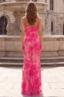 Laden Sie das Bild in den Galerie-Viewer, Glitzerndes Fuchsia Blumen Scheide Langes Abschlussballkleid mit Perlen und Spaghettiträgern