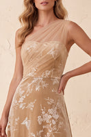 Laden Sie das Bild in den Galerie-Viewer, Einschulter-Champagner-A-Line Samtenkleid für lange Hochzeitsgäste