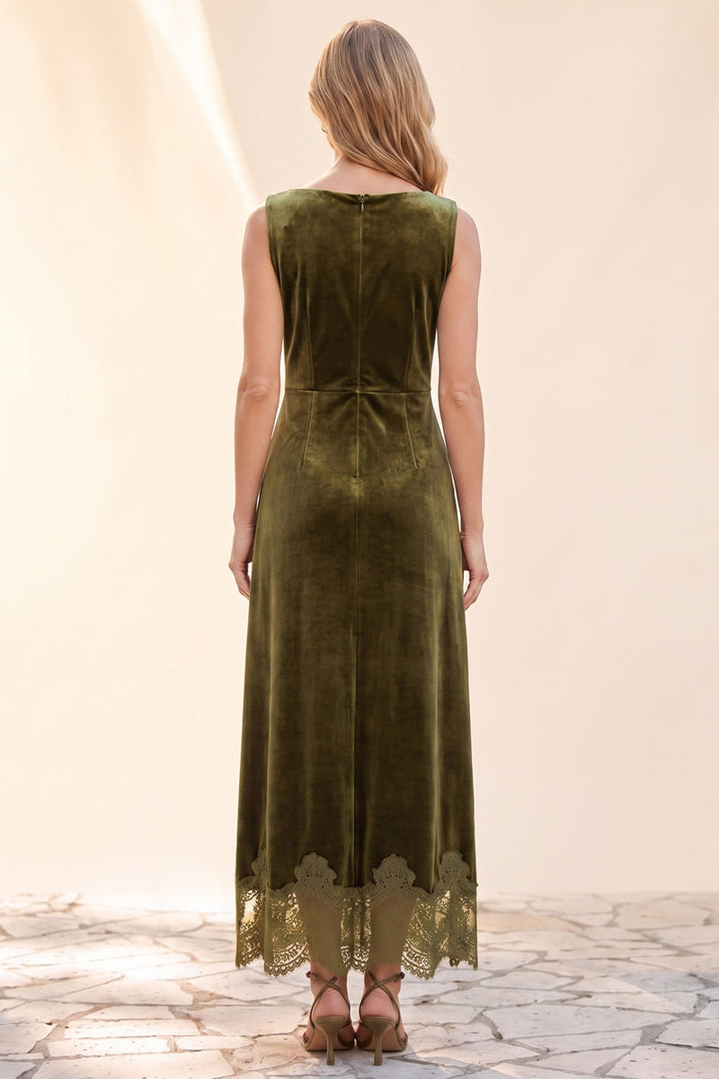 Laden Sie das Bild in den Galerie-Viewer, Olive Velvet A-Line Bateau Langzeitskleid mit Spitze