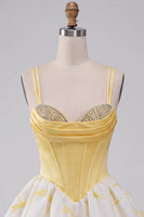 Laden Sie das Bild in den Galerie-Viewer, Gelbes A-Linie Korsett Sweetheart Bubble Saum Kurzes Abendkleid mit Strasssteinen
