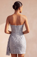 Laden Sie das Bild in den Galerie-Viewer, Graublaues Korsett Bodycon Trägerloses Gerafftes Kurzes Abendkleid mit Seitenschnecke
