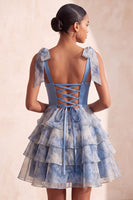Laden Sie das Bild in den Galerie-Viewer, Graublaues A-Linie Sweetheart Gestuftes Rüschen Kurzes Abendkleid mit Schleifenriemen