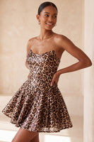 Laden Sie das Bild in den Galerie-Viewer, Glam Leopard Pailletten Trägerloses Fit &amp; Flare Mini Abendkleid