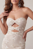 Laden Sie das Bild in den Galerie-Viewer, Elfenbeinfarbenes Bodycon-Cut-out, trägerloses kurzes Homecoming-Kleid mit Pailletten