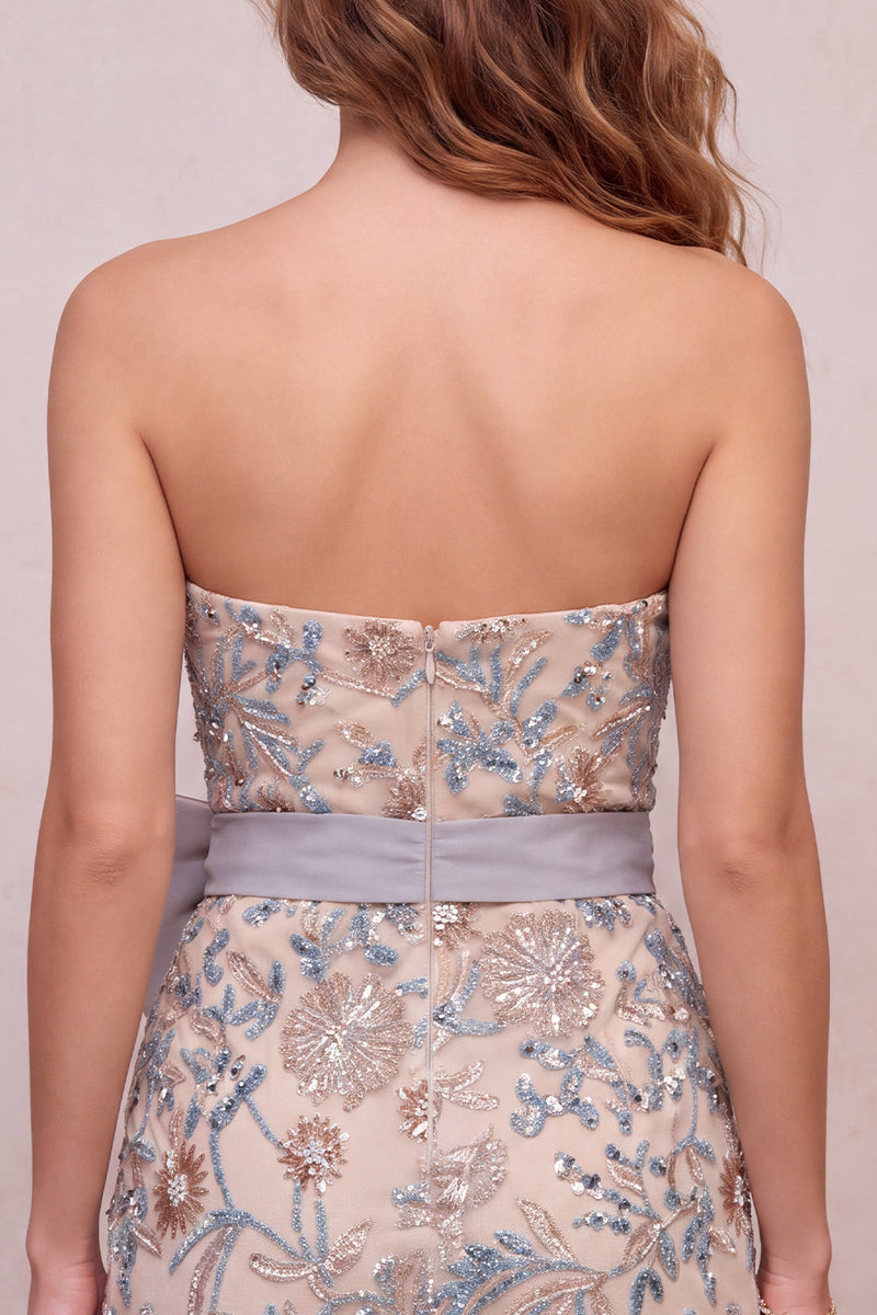 Laden Sie das Bild in den Galerie-Viewer, Hellgraues Bodycon Pailletten Trägerloses Perlenbesetztes Kurzes Abendkleid mit Schleife