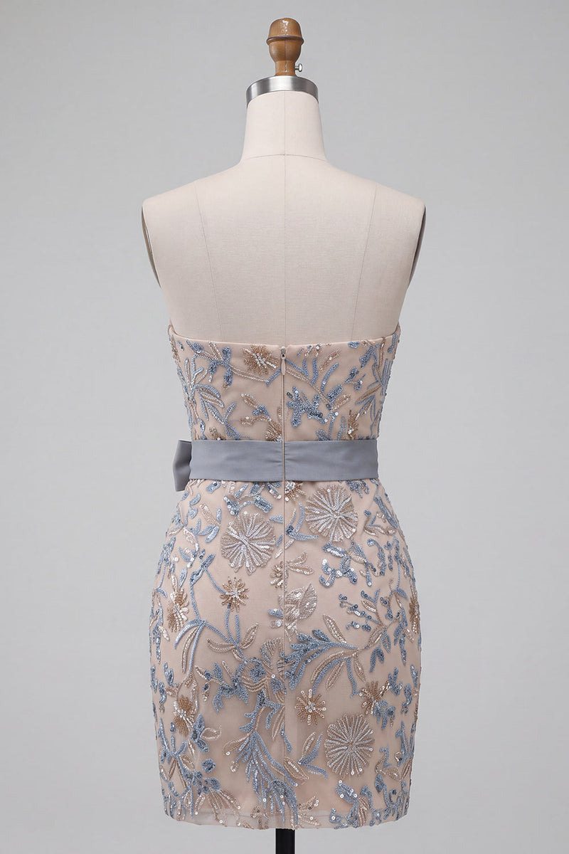 Laden Sie das Bild in den Galerie-Viewer, Hellgraues Bodycon Pailletten Trägerloses Perlenbesetztes Kurzes Abendkleid mit Schleife