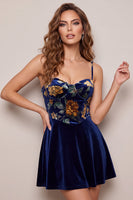 Laden Sie das Bild in den Galerie-Viewer, Marineblaues A-Linie Samt Korsett Blumenmuster Kurzes Abendkleid