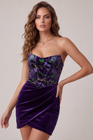 Laden Sie das Bild in den Galerie-Viewer, Pflaumen Korsett Trägerloser Samt Bodycon Gerafftes Kurzes Abendkleid
