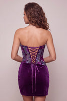 Laden Sie das Bild in den Galerie-Viewer, Lila Samt Korsett Bodycon Trägerloses Gerafftes Blumiges Kurzes Abendkleid