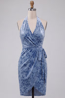 Laden Sie das Bild in den Galerie-Viewer, Schieferblaues Bodycon Halter Samt Kurzes Abendkleid mit Schärpe