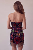 Laden Sie das Bild in den Galerie-Viewer, Schwarzes Bodycon Trägerloses Kurzes Abendkleid mit Blumenmuster und Fransen