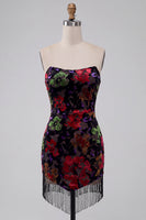 Laden Sie das Bild in den Galerie-Viewer, Schwarzes Bodycon Trägerloses Kurzes Abendkleid mit Blumenmuster und Fransen