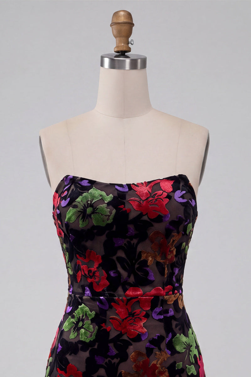 Laden Sie das Bild in den Galerie-Viewer, Schwarzes Bodycon Trägerloses Kurzes Abendkleid mit Blumenmuster und Fransen