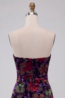 Laden Sie das Bild in den Galerie-Viewer, Schwarzes Bodycon Trägerloses Kurzes Abendkleid mit Blumenmuster und Fransen