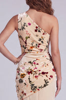 Laden Sie das Bild in den Galerie-Viewer, Einschulter-Champagnersamt-Scheed, gerafftes langes Festkleid mit Blume