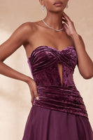 Laden Sie das Bild in den Galerie-Viewer, Vintage-Mauve-Korsett A-Linie trägerloses, gerafftes, langes Festkleid mit Schlüsselloch
