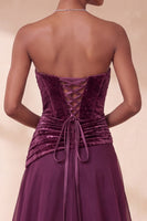 Laden Sie das Bild in den Galerie-Viewer, Vintage-Mauve-Korsett A-Linie trägerloses, gerafftes, langes Festkleid mit Schlüsselloch