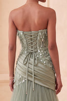 Laden Sie das Bild in den Galerie-Viewer, Trägerloses Salbeigrünes A-Linie Tüll Pailletten Langes Festkleid mit Drapieren