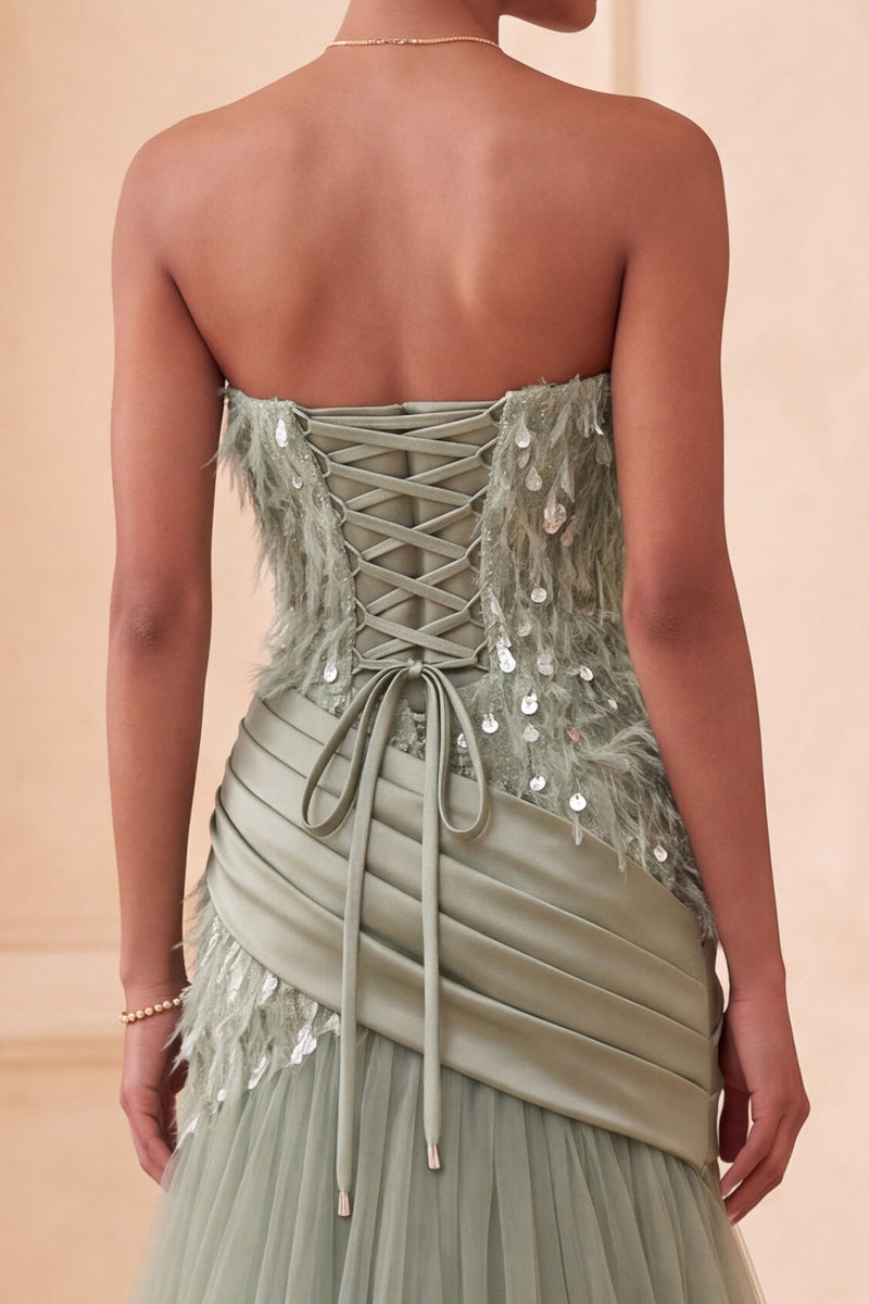 Laden Sie das Bild in den Galerie-Viewer, Trägerloses Salbeigrünes A-Linie Tüll Pailletten Langes Festkleid mit Drapieren