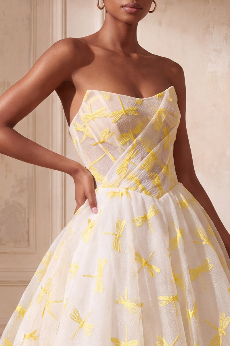 Laden Sie das Bild in den Galerie-Viewer, Elfenbeinfarbenes Ballgewand, trägerloses Organza gerafftes langes Festkleid