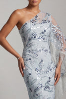 Laden Sie das Bild in den Galerie-Viewer, Hellblaues Scheide Eine Schulter Besticktes Midi Mutter der Braut Kleid mit Fransen