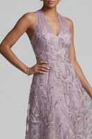 Laden Sie das Bild in den Galerie-Viewer, Flieder A-Linie Halter Besticktes Midi Mutter der Braut Kleid