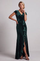 Laden Sie das Bild in den Galerie-Viewer, Dunkelgrünes Mützenärmel Perlen Asymmetrisches Meerjungfrauen Mutter der Braut Kleid mit Rüschenschlitz