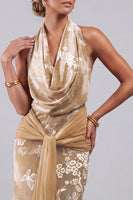 Laden Sie das Bild in den Galerie-Viewer, Champagner Samt Neckholder Blumen Jacquard Scheide Langes Mutter der Braut Kleid mit Schärpe
