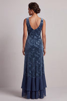 Laden Sie das Bild in den Galerie-Viewer, Dunkelblaues Bateau-Ausschnitt Samt Jacquard Asymmetrisches Mutter der Braut Kleid mit Rüschenschlitz