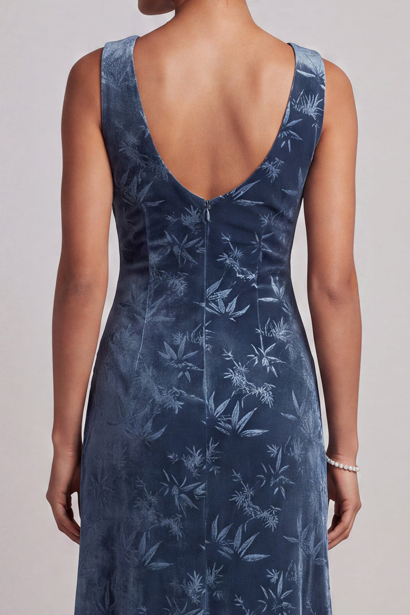 Laden Sie das Bild in den Galerie-Viewer, Dunkelblaues Bateau-Ausschnitt Samt Jacquard Asymmetrisches Mutter der Braut Kleid mit Rüschenschlitz